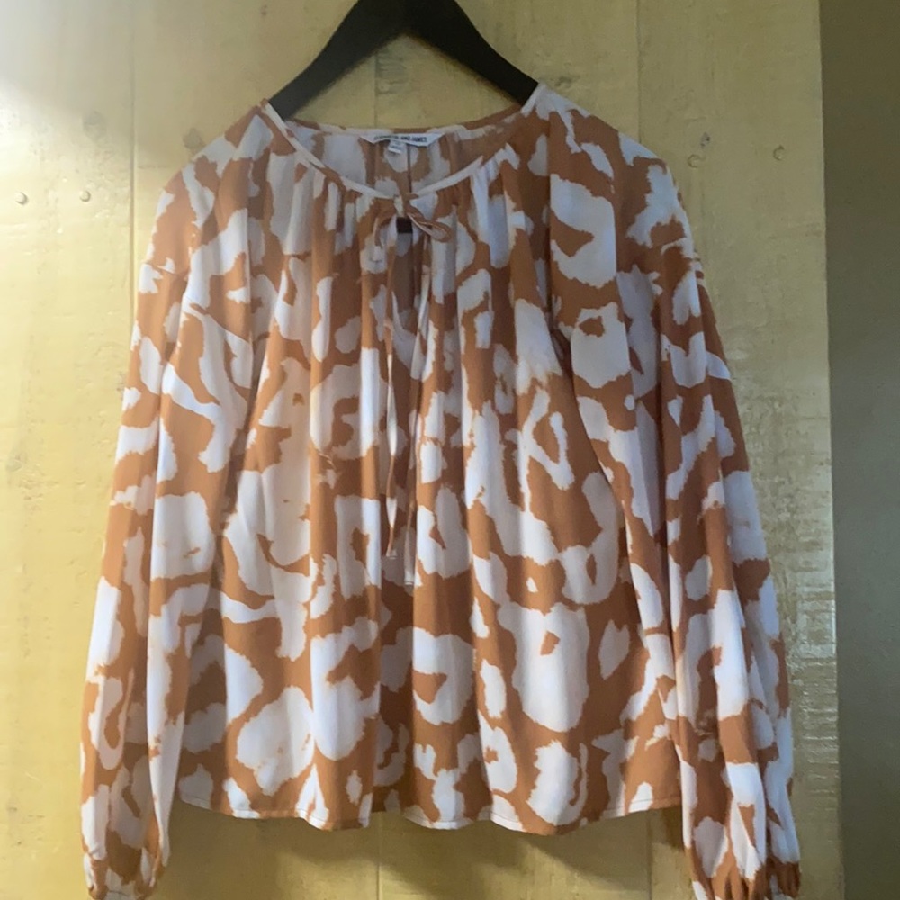 Gorgeous Elizabeth James in pumpkin and cream l